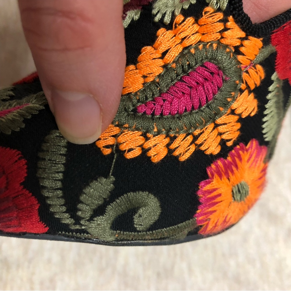Wild Diva Lounge Embroidered Floral Heels size 7 Festival Wedding Guest Formal - Picture 6 of 9